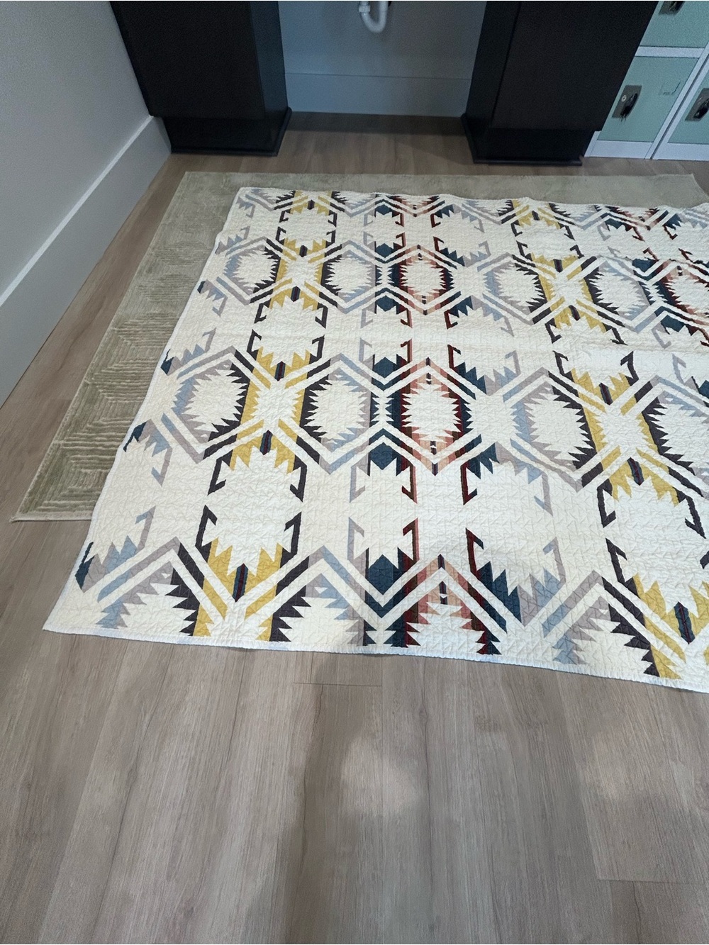 Pendleton White Sands Twin Coverlet- Gently Used